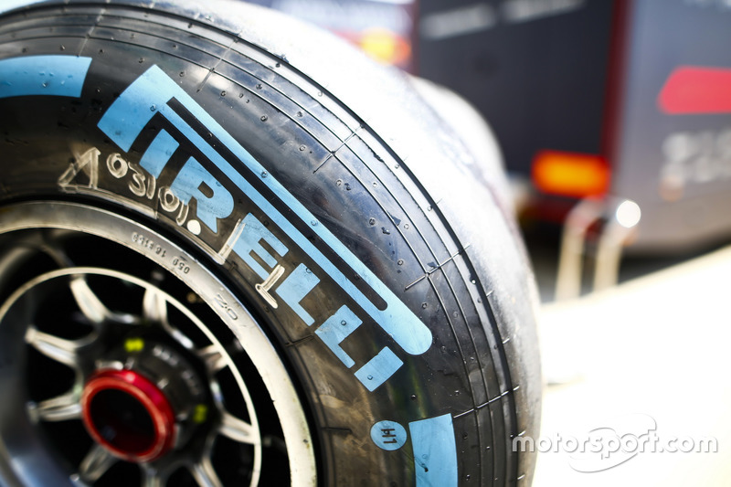 Detail ban Pirelli kompon keras
