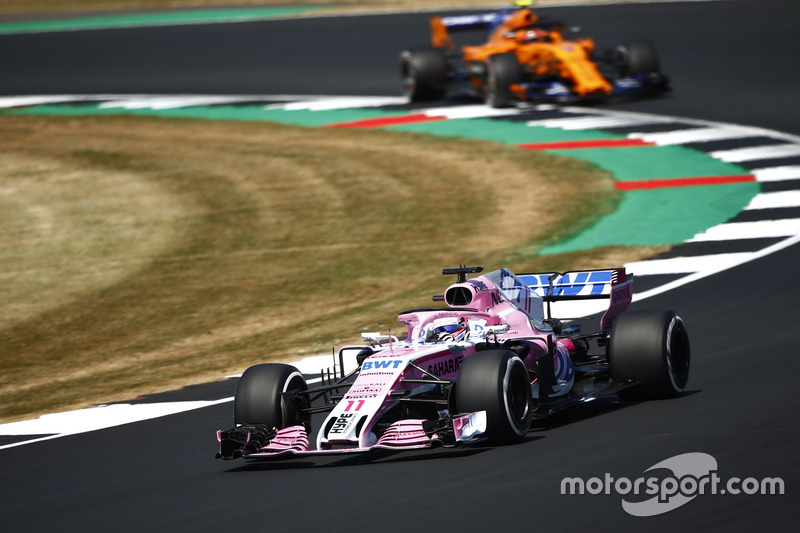 Sergio Perez, Force India VJM11, leads Stoffel Vandoorne, McLaren MCL33