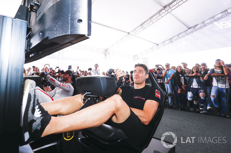 Edoardo Mortara, Venturi Formula E Team y Jose Maria Lopez, Dragon Racing, en la eRace