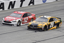 Ryan Blaney, Team Penske, DEX Imaging Ford Fusion and Erik Jones, Joe Gibbs Racing, DeWalt Toyota Camry
