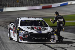 Kevin Harvick, Stewart-Haas Racing, Jimmy John's Ford Fusion festeggia la vittoria