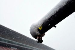 Pitlane del Circuit de Barcelona cubierto de nieve