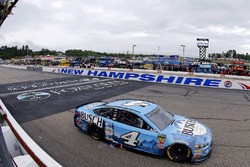 Kevin Harvick, Stewart-Haas Racing, Ford Fusion takes the win
