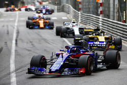Pierre Gasly, Toro Rosso STR13, Nico Hulkenberg, Renault Sport F1 Team R.S. 18, Sergey Sirotkin, Williams FW41, Stoffel Vandoorne, McLaren MCL33