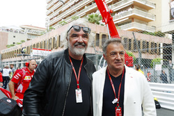 Jean Alesi and Flavio Briatore on the grid