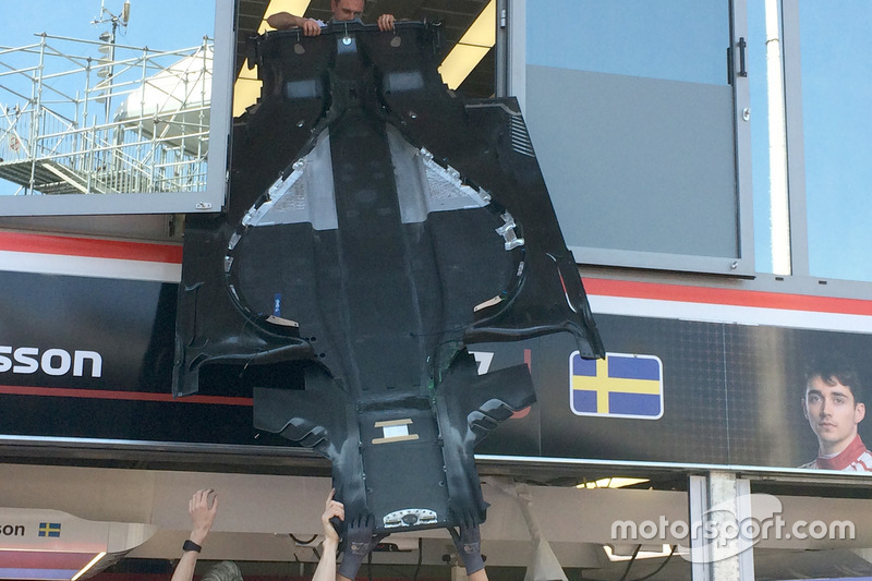 Sauber C37 floor