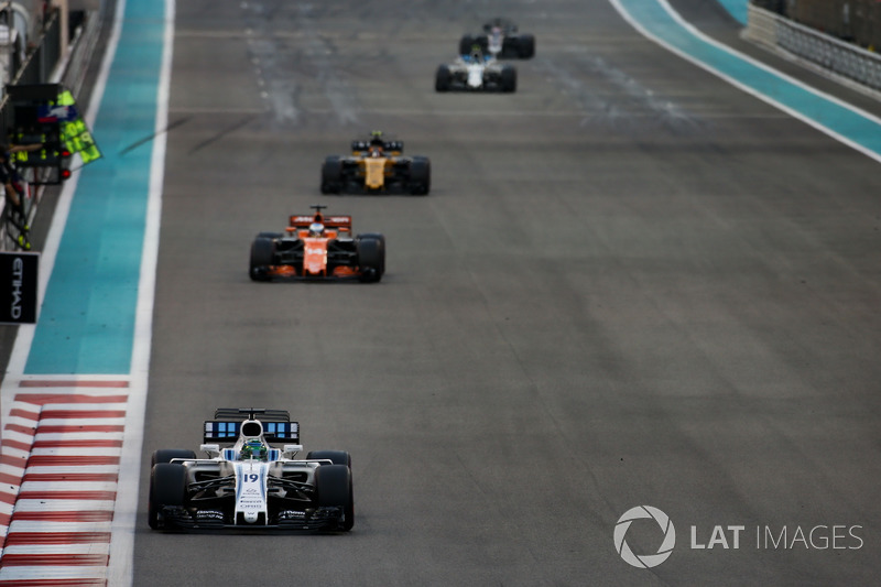 Felipe Massa, Williams FW40, devant Fernando Alonso, McLaren MCL32