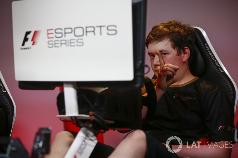 Развитие eSports и сетевого режима