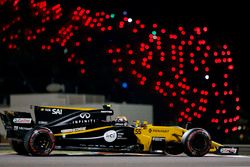 Карлос Сайнс-мл., Renault Sport F1 Team RS17