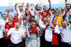 Lucas di Grassi, Audi Sport ABT Schaeffler, 2° classificato, Daniel Abt, Audi Sport ABT Schaeffler, vincitore dell'ePrix di Berlino