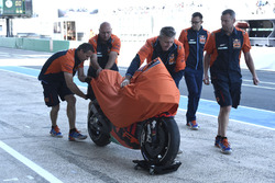Bike von Bradley Smith, Red Bull KTM Factory Racing, nach Sturz