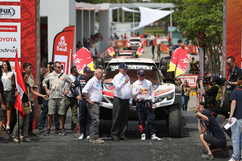 #306 Peugeot Sport Peugeot 3008 DKR: Sébastien Loeb, Daniel Elena, with Pedro Pablo Kuczynski, Presi