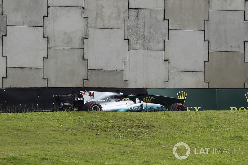 Lewis Hamilton, Mercedes-Benz F1 W08 choca en la Q1