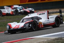 #2 Porsche Team Porsche 919 Hybrid: Timo Bernhard, Earl Bamber, Brendon Hartley