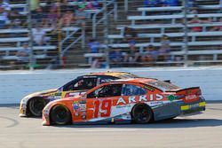 Daniel Suarez, Joe Gibbs Racing Toyota and Matt DiBenedetto, GO FAS Racing Ford