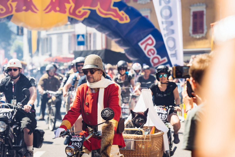 Partecipanti alla Red Bull Alpenbrevet