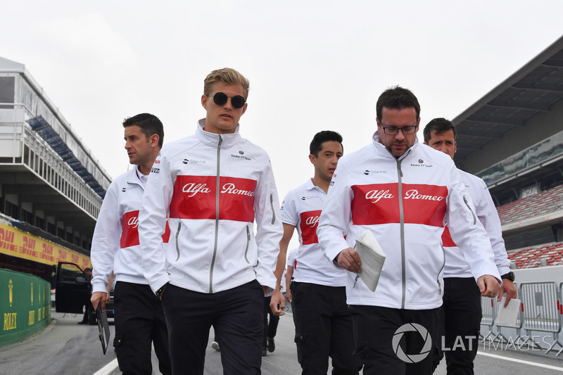 Marcus Ericsson, Sauber, cammina lungo il circuito