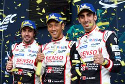 Winnaars Fernando Alonso, Sébastien Buemi, Kazuki Nakajima, Toyota Gazoo Racing