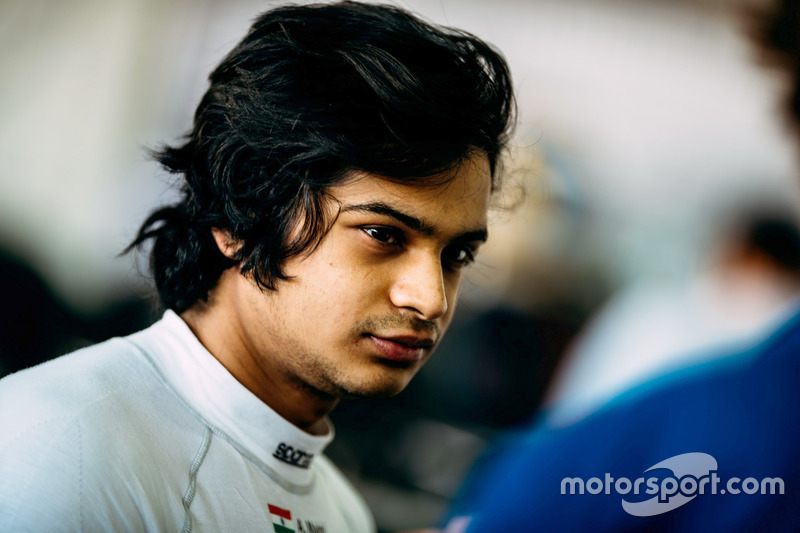 Trident: <img src="https://cdn-2.motorsport.com/static/img/cfp/0/0/0/100/102/s3/india-2.jpg" alt="" width="20" height="12" /> Аржун Майни (№16)