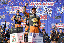 Race winner Martin Truex Jr., Furniture Row Racing, Toyota Camry Bass Pro Shops/5-hour ENERGY