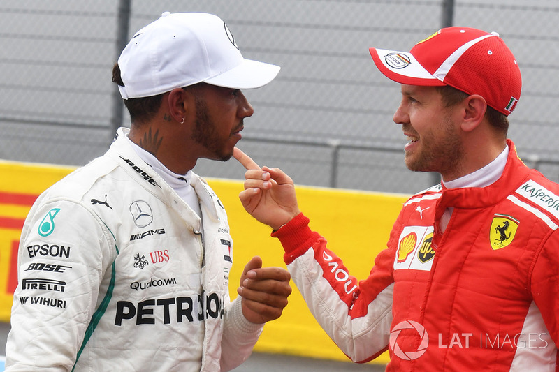 Le poleman Lewis Hamilton, Mercedes AMG F1, le troisième, Sebastian Vettel, Ferrari