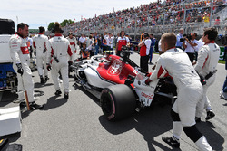 Charles Leclerc, Sauber C37 sur la grille