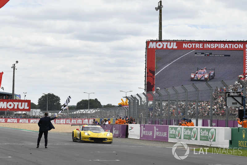 #63 Corvette Racing Chevrolet Corvette C7.R: Jan Magnussen, Antonio Garcia, Mike Rockenfeller crosses the finish line with checkered flag