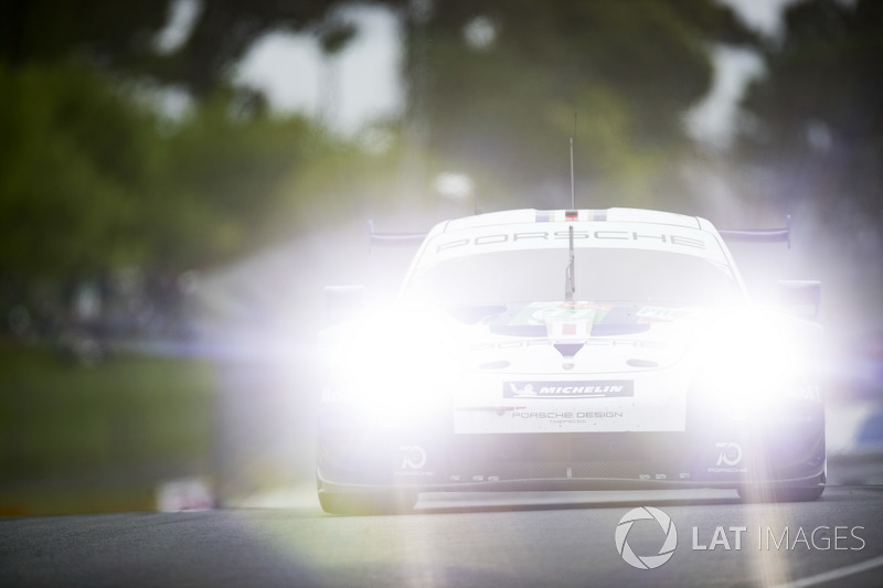 #91 Porsche GT Team Porsche 911 RSR: Джанмария Бруни, Фредерик Маковецки, Рихард Лиц