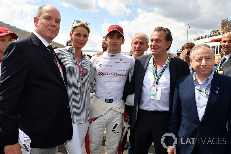 Charles Leclerc, Sauber sur la grille avec SAS le Prince Albert de Monac, la princesse Charlene de Monaco, et Jean Todt, président de la FIA