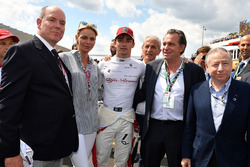 Charles Leclerc, Sauber on the grid with HSH Prince Albert of Monaco (MON), Princess Charlene of Monaco, Charlene Wittstock, and Jean Todt, FIA President
