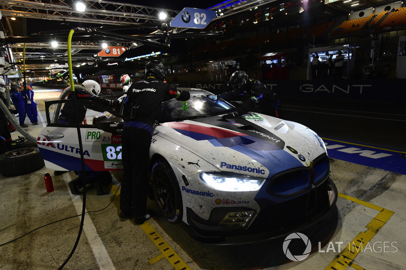 #82 BMW Team MTEK BMW M8 GTE: Antonio Felix da Costa, Alexander Sims, Augusto Farfus, pit stop