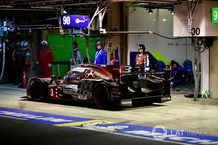 #3 Rebellion Racing Rebellion R-13: Mathias Beche, Gustavo Menezes, Thomas Laurent, pit stop