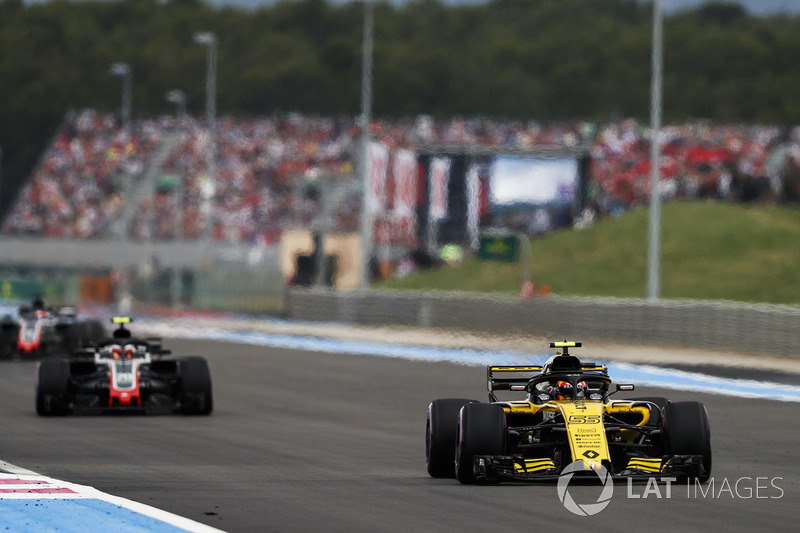 Carlos Sainz Jr., Renault Sport F1 Team R.S. 18, Kevin Magnussen, Haas F1 Team VF-18, Romain Grosjean, Haas F1 Team VF-18