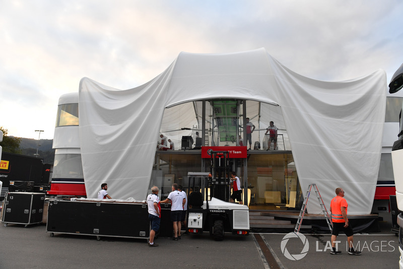 Le motorhome Sauber et du fret