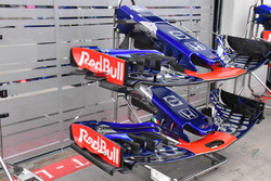 Scuderia Toro Rosso STR13 front wing