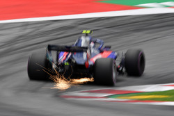 Pierre Gasly, Scuderia Toro Rosso STR13 sparks