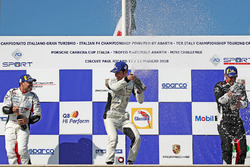 Podio Gara 1: Il secondo classificato Simone Iaquinta, Ombra Racing, il vincitore Alessio Rovera, Tsunami RT, il terzo classificato Gianmarco Quaresmini, Dinamic Motorsport