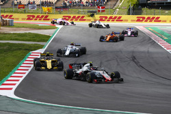 Kevin Magnussen, Haas F1 Team VF-18, Carlos Sainz Jr., Renault Sport F1 Team R.S. 18, Charles Leclerc, Sauber C37, Fernando Alonso, McLaren MCL33, Esteban Ocon, Force India VJM11