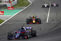 Brendon Hartley, Toro Rosso STR13, Max Verstappen, Red Bull Racing RB14