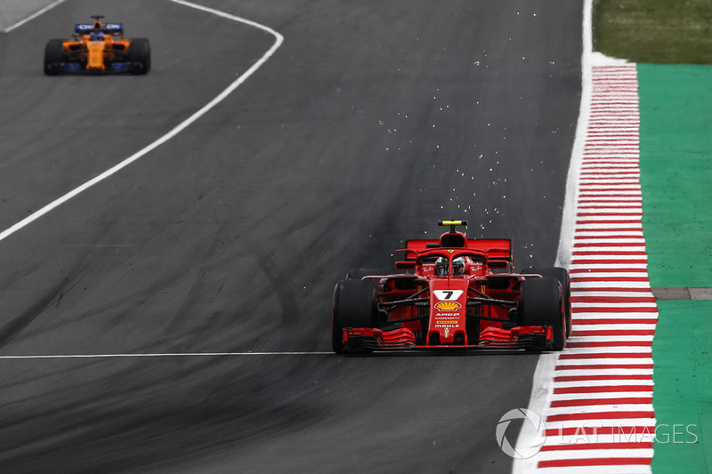 Kimi Raikkonen, Ferrari SF71H sparks