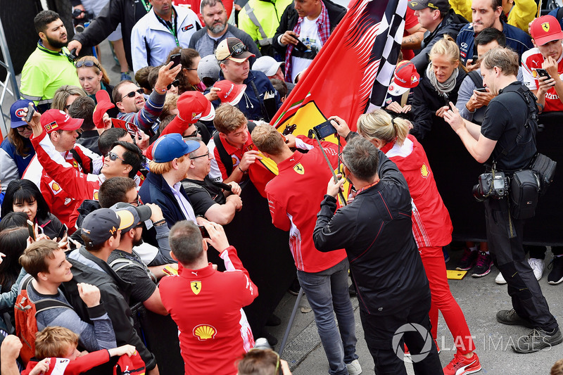 Sebastian Vettel, Ferrari signs autographs for the fans