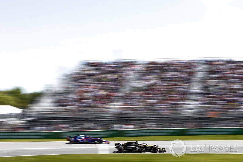 Карлос Сайнс, Renault Sport F1 Team RS18, и Брендон Хартли, Scuderia Toro Rosso STR13
