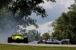 Will Power, Team Penske Chevrolet, Simon Pagenaud, Team Penske Chevrolet crash in turn 9