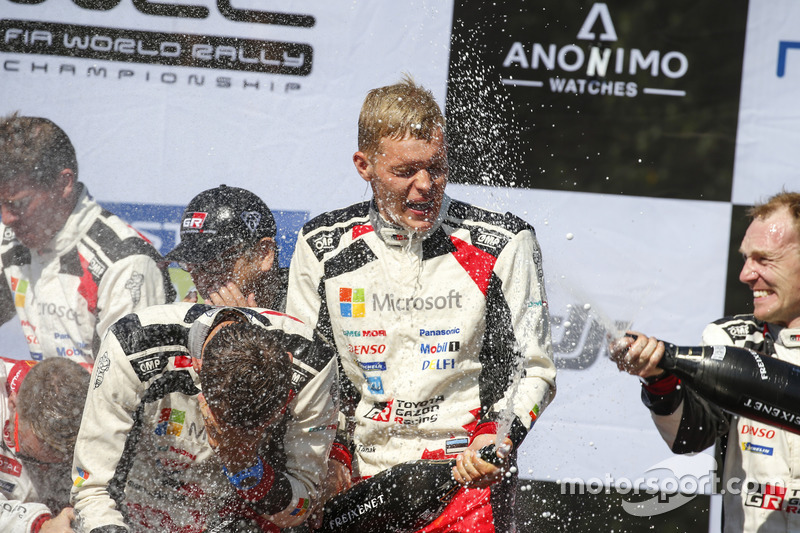 Podio: i vincitori della gara Ott Tanak, Martin Järveoja, Toyota Yaris WRC, Toyota Gazoo Racing, al secondo posto Mads Ostberg, Torstein Eriksen, Citroën C3 WRC, Citroën World Rally Team, al terzo posto Jari-Matti Latvala, Miikka Anttila, Toyota Yaris WRC, Toyota Gazoo Racing