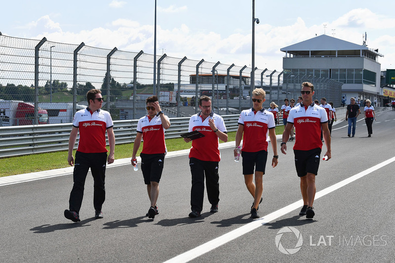 Marcus Ericsson, Sauber walks the track