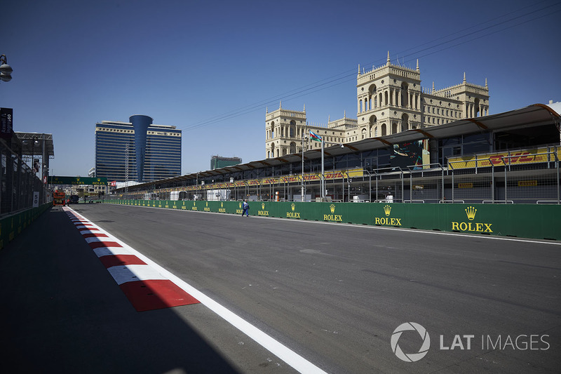 Pit straight track overview