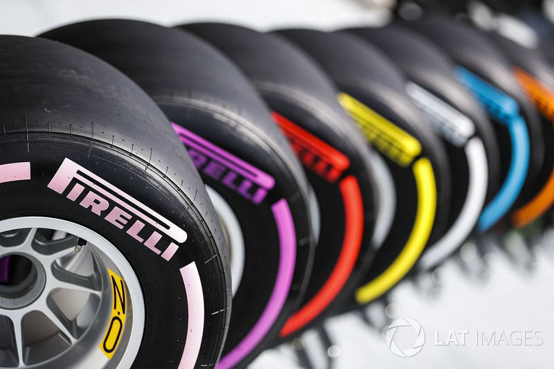 Koleksi jenis kompon Pirelli (hypersoft paling kiri)