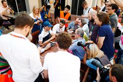 Robert Kubica, Williams, con los medios