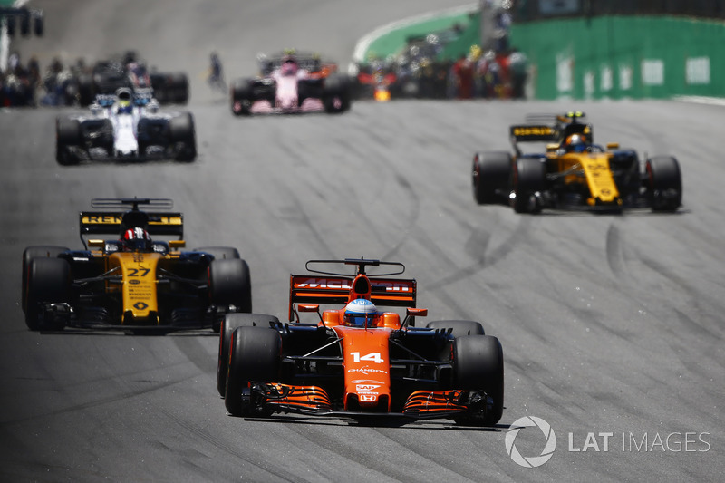 Fernando Alonso, McLaren MCL32, Nico Hulkenberg, Renault Sport F1 Team RS17, Carlos Sainz Jr., Renault Sport F1 Team RS17, Felipe Massa, Williams FW40, lors du tour de formation