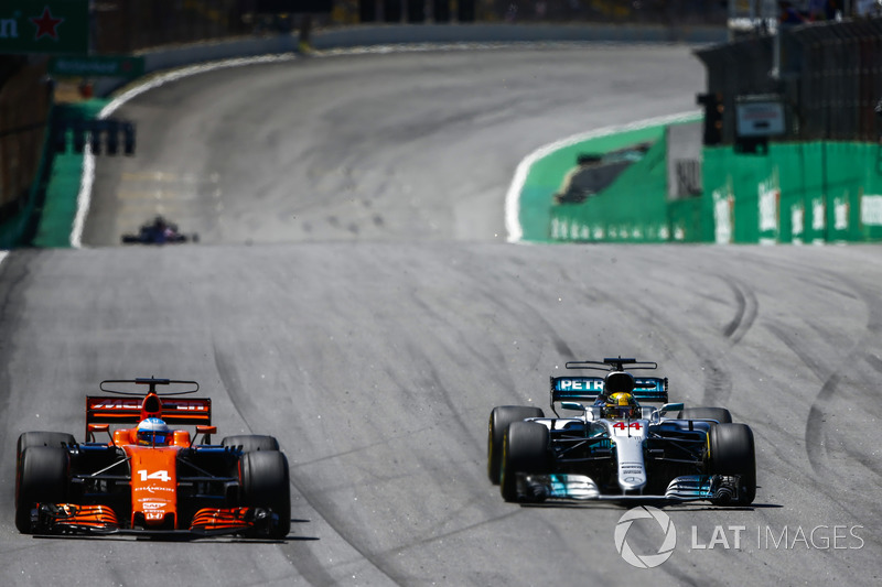 Lewis Hamilton, Mercedes AMG F1 W08, passes Fernando Alonso, McLaren MCL32